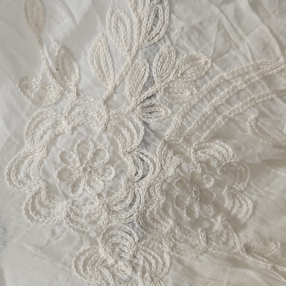 Solitaire Ivory Lace Blouse - Picture 6 of 6